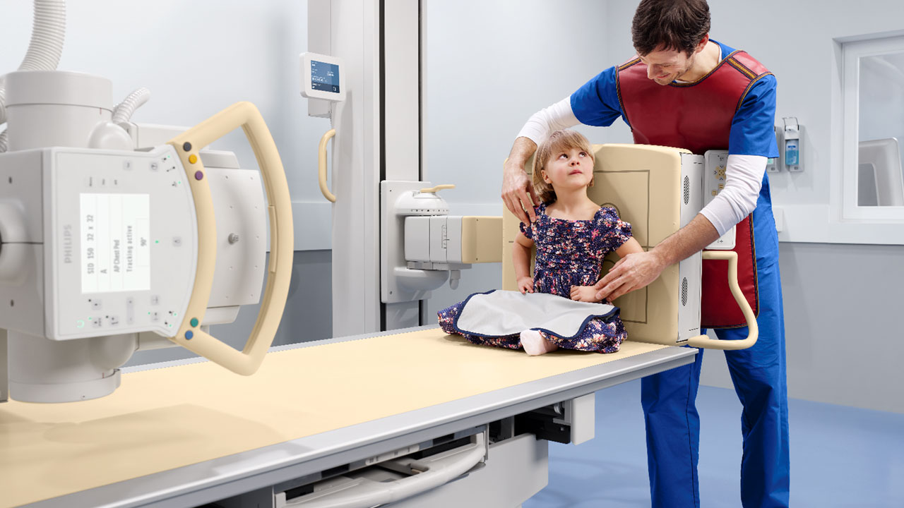 Делают рентген грудной клетки ребенку. Аппарат рентгеновский цифровой для исследования грудной клетки. Рентген аппарат для младенцев. Рентген аппарат для детей.